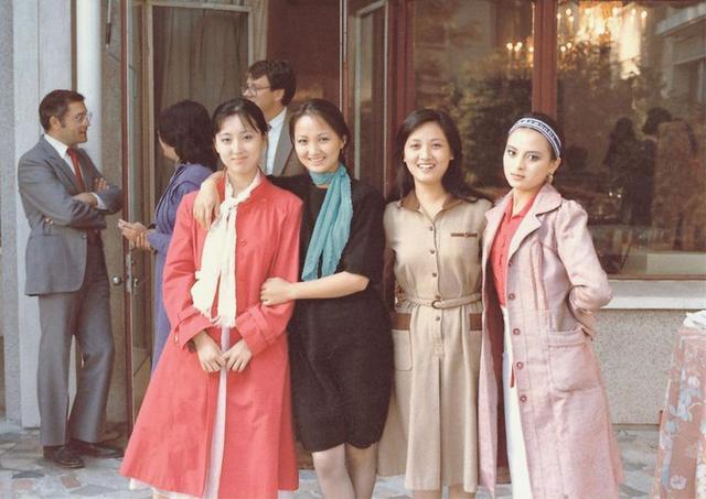 2段婚姻，和丈夫剃度出家，41岁病逝，父亲跪在地上埋怨自己