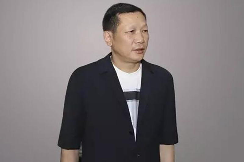 穷小子靠捡破烂一夜暴富,农村穷小伙打工赚千万