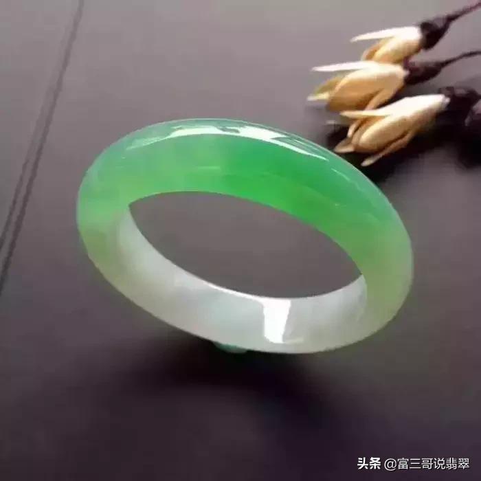 行家详解翡翠上蜡和浸蜡的问题，这两种情况可不能混为一谈