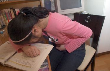 孩子一上学就肚子疼不上学就不疼,孩子上学肚子疼回家就不疼了