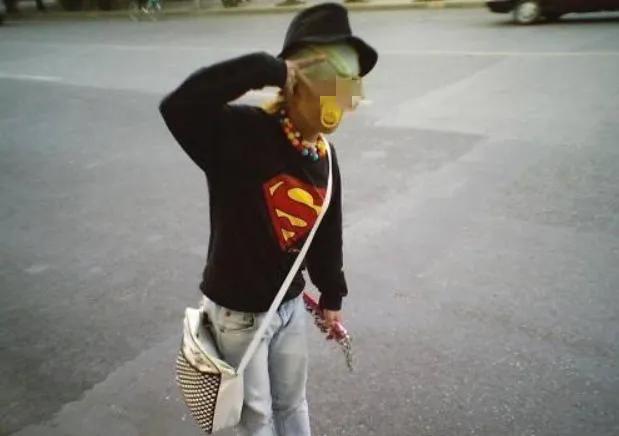 要出道？猥亵女童的网红“豆浆王子”出狱，竟搭舞台开“记者会”，引众怒！