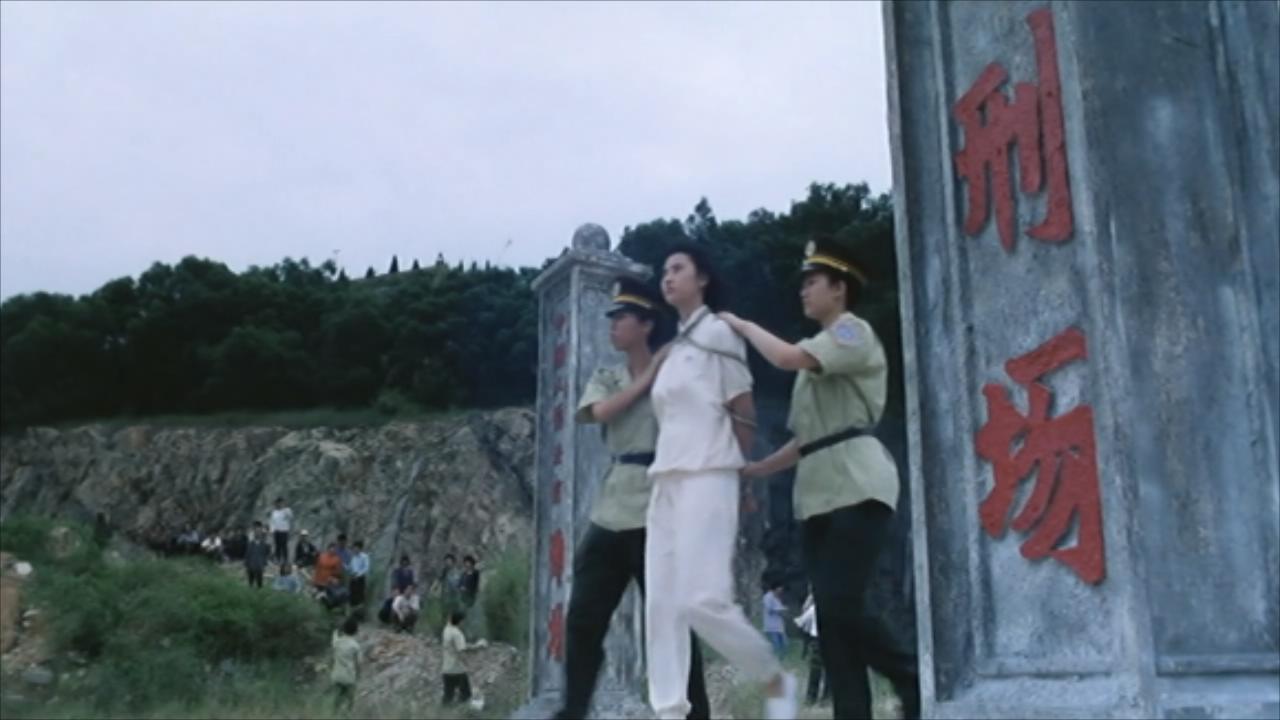 人伦丧失，天理难容，这部93年的猎奇港片凭啥打败《霸王别姬》？