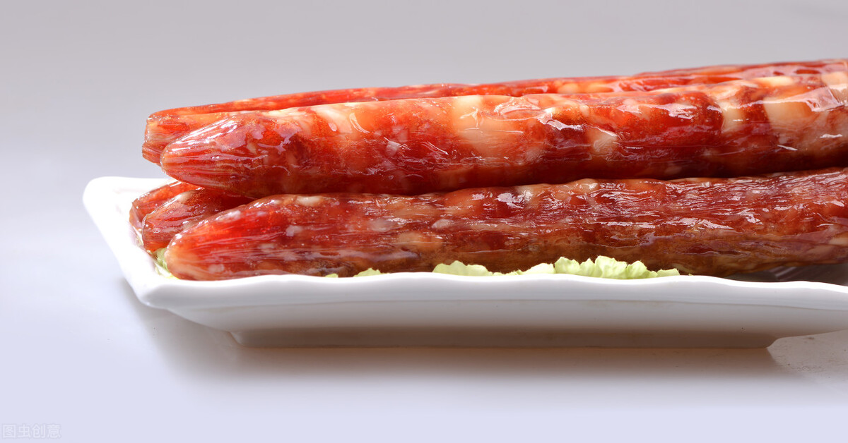 腊肠有一点发霉太阳暴晒会好吗,腊肠刚晒两天直接放冰箱会怎么样