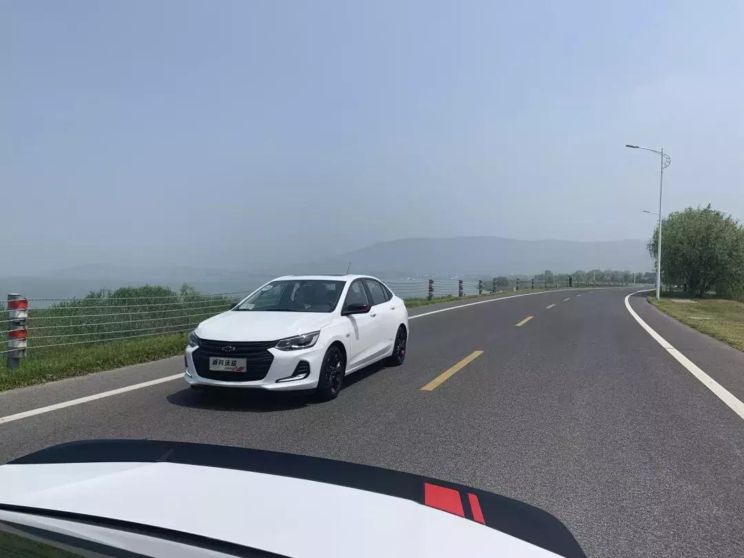 雪佛兰科沃兹320高配2018款试驾,雪佛兰科沃兹325t试驾