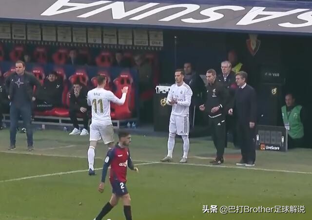 贝尔戏耍萨内蒂,贝尔戏耍后卫