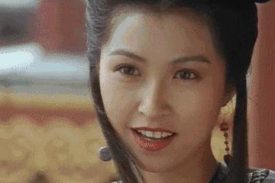 蓝洁瑛并非真的神经，而是逃避