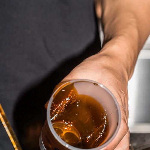 日本冲绳同款！淮海路惊现网红“炒奶茶”，买1送1！