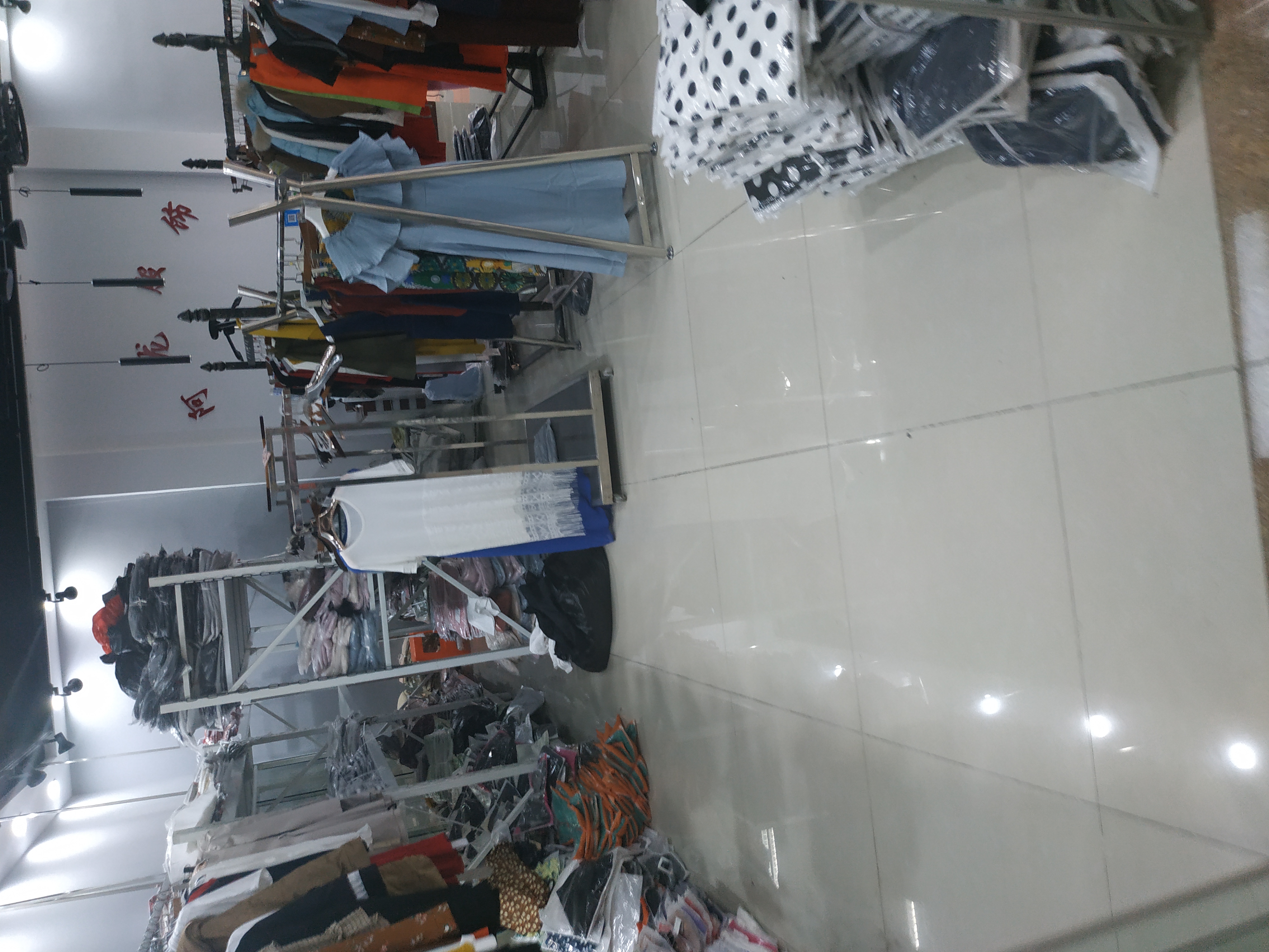 创业小白适合开服装店吗,创业开服装店的风险分析