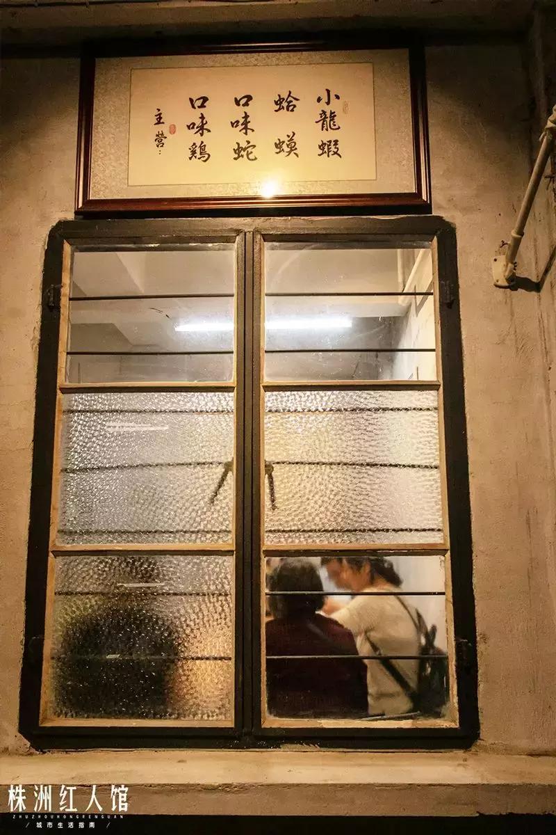 无言的年轮,嘴角的油渍,忆不尽的是陈旧时光。