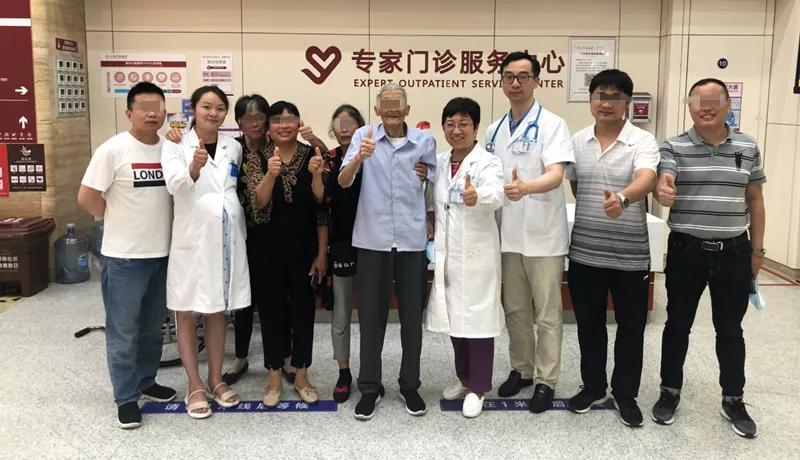 医者仁心大爱精诚,医者仁心济世救人