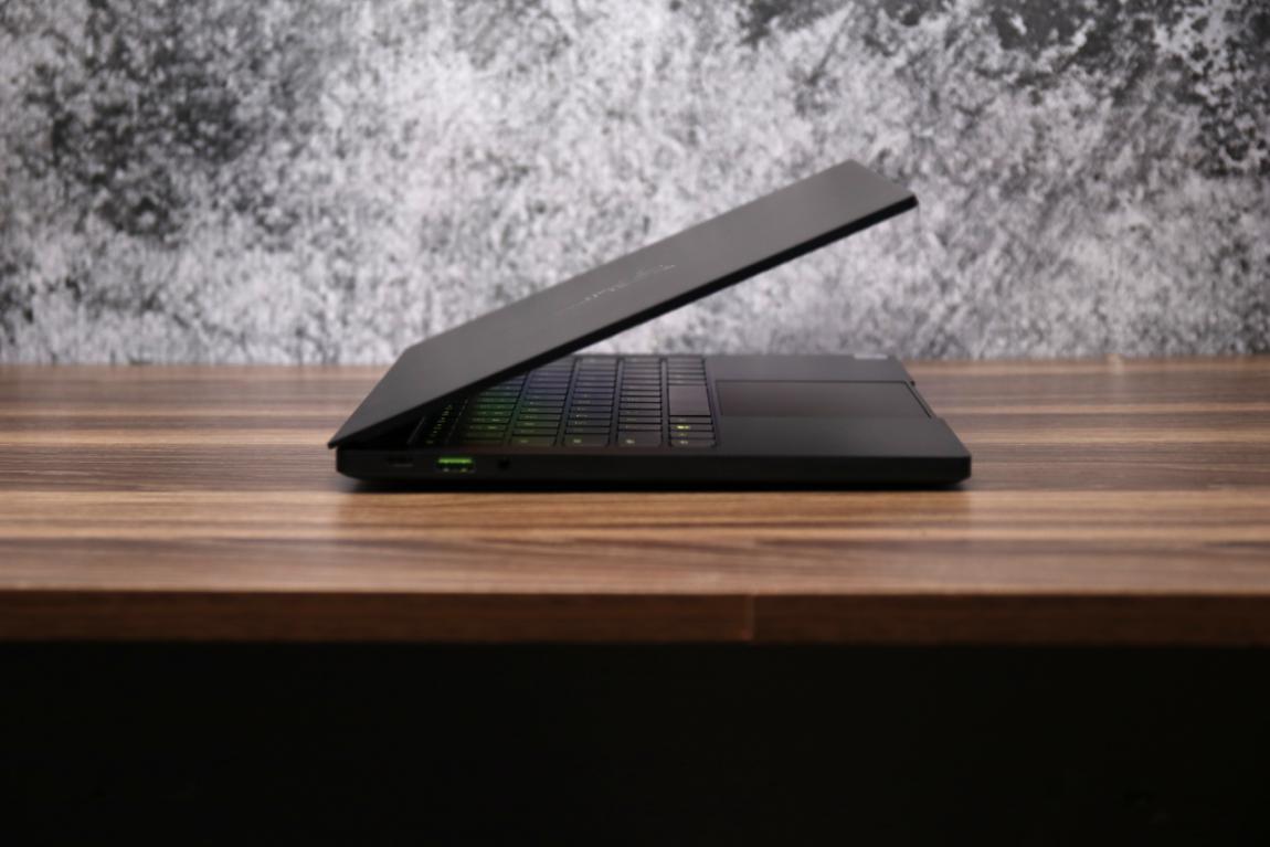 雷蛇13潜行版,一万三买游戏本