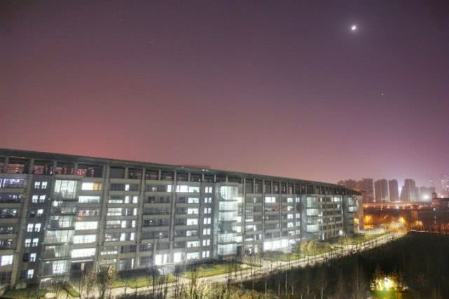 河南医学类最好的大学，男女生比例三比七，拥有“亚洲第一长楼”