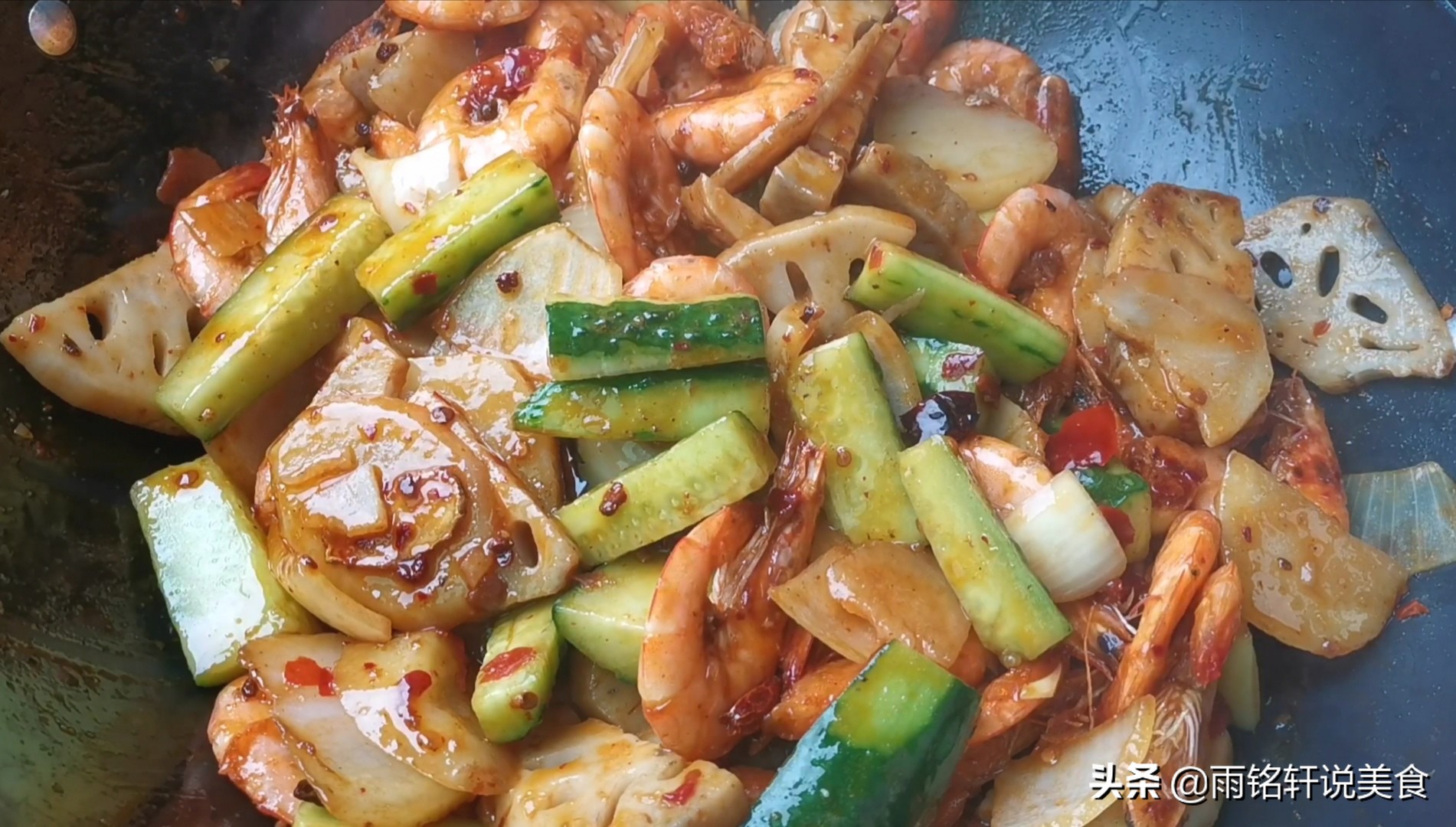 干锅虾怎么做才好吃,干锅虾怎么做的才好吃