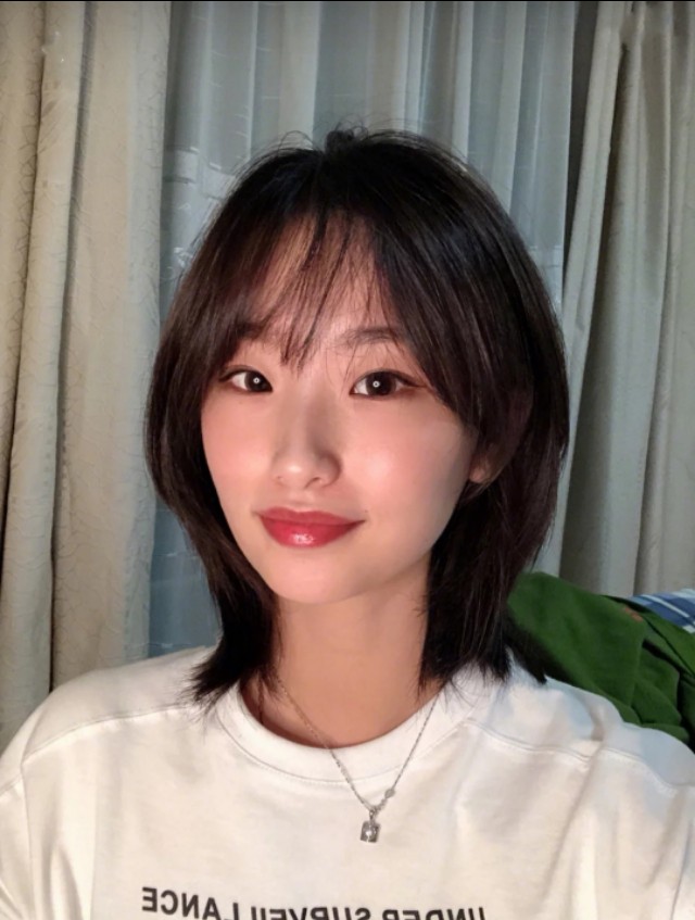 流行鲻鱼头狼尾女碎发,公主切发型适合什么脸型不留刘海