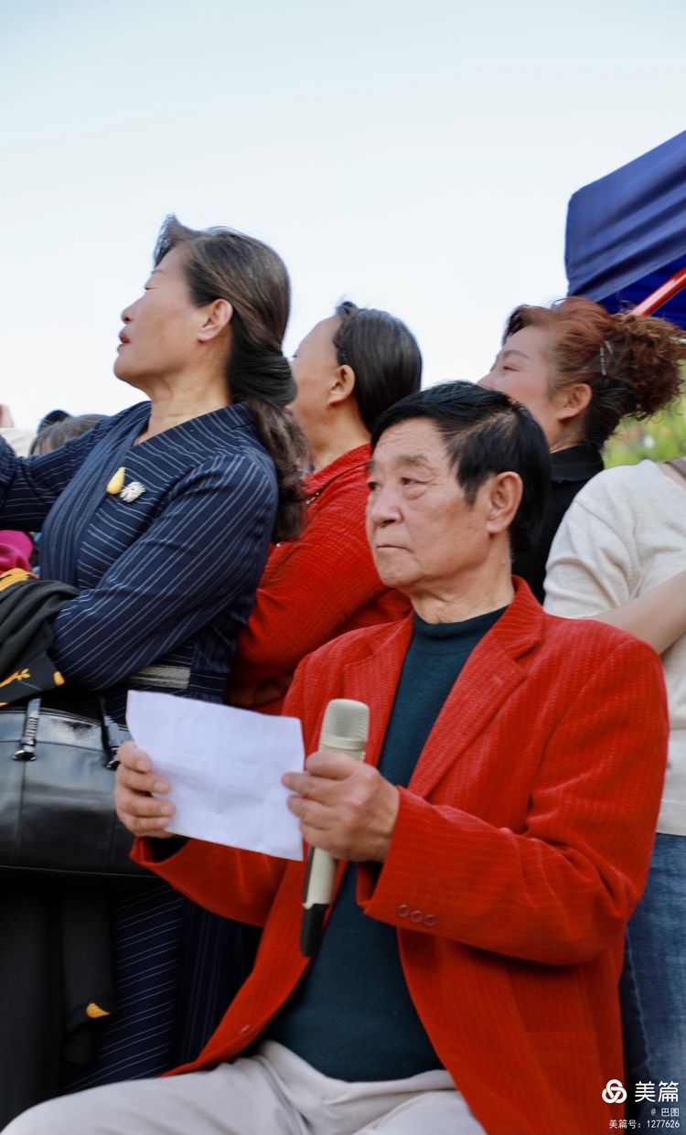 洛阳牡丹广场：*疆新**舞大联欢