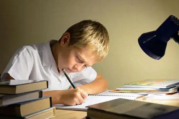 孩子不爱自主思考怎么回事,孩子懒不愿意思考问题怎么办