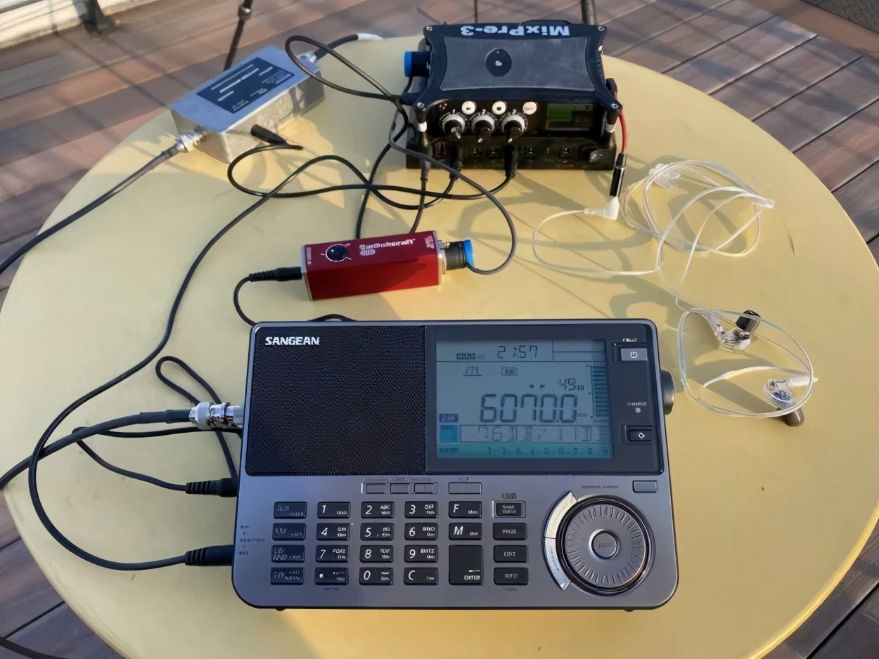 怎么架设中高频天线,如何制作一个高频率的收音机天线