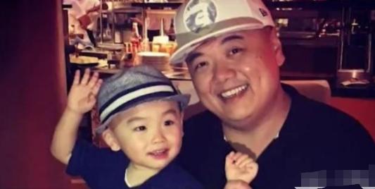 他最穷时全身上下只剩9块钱,坦承前辈的两个提醒,改变了他的一生