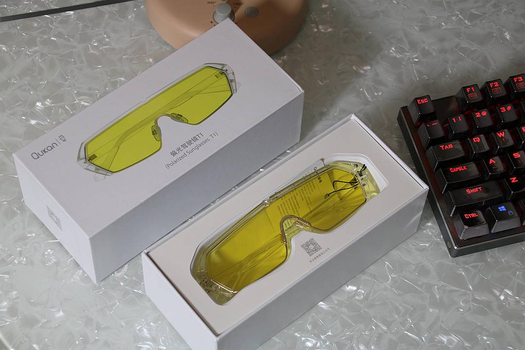 不仅解决开车人士长期困扰，它还能日夜两样感光变色