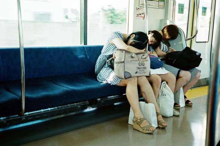 小孩划车被索赔150万,四个孩子划车家长赔1000