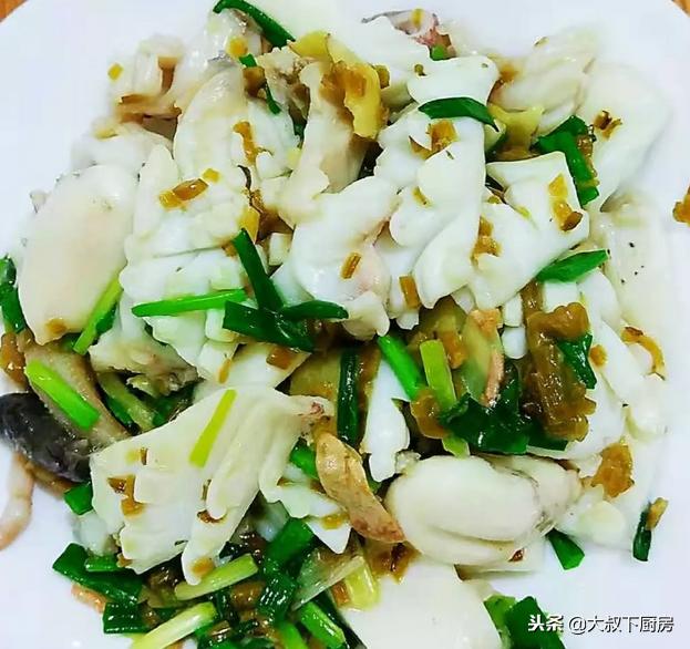 雪里红咸菜烧墨鱼,墨鱼干炒雪菜