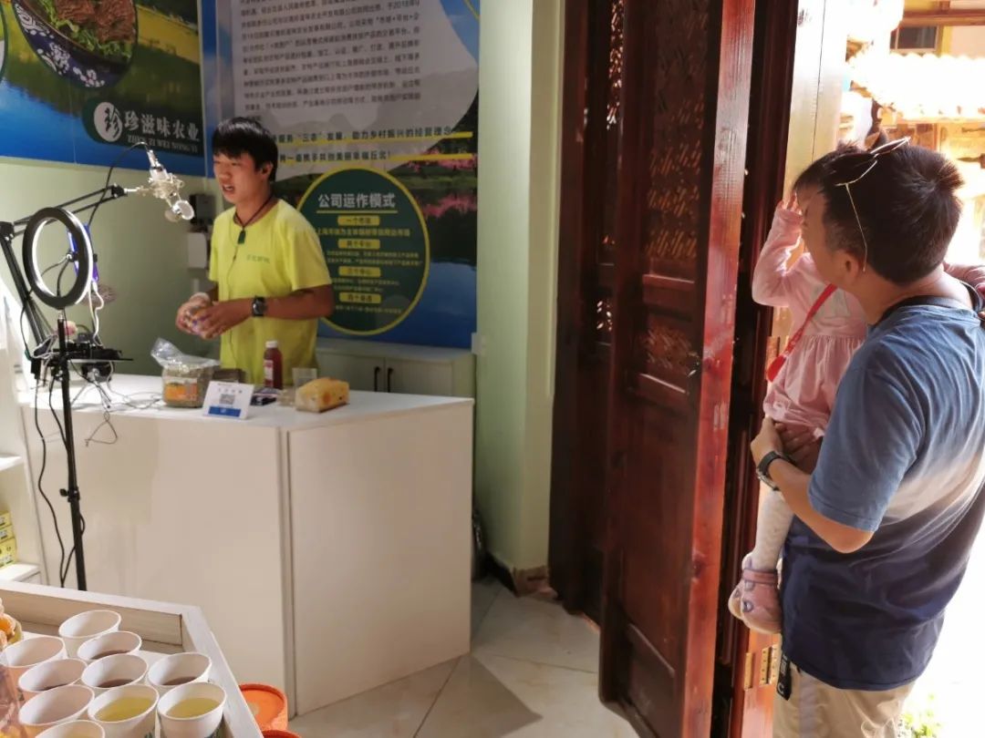 扶贫致富直播,扶贫一线话小康视频