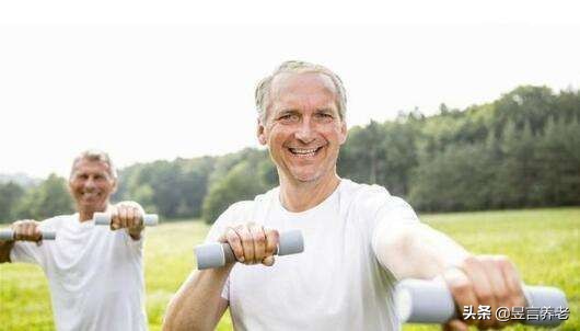 便宜智能轮椅多功能轮椅,实用电动轮椅让老人安全出行