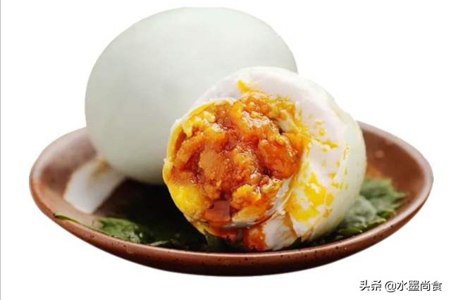 端午咸鸭蛋腌制方法,腌咸鸭蛋老方子方法简单一看就会