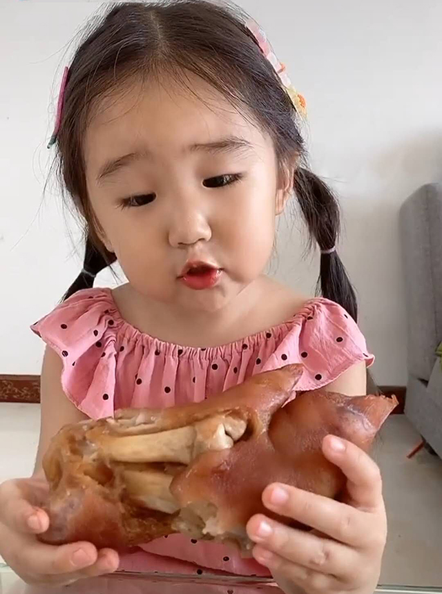 小胖妞决心减肥,小胖妞天天想吃肉