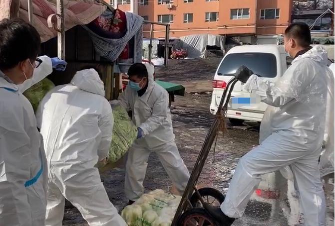 走出“断粮焦虑”的小城通化：小超市断货，网上平台失灵，志愿者彻夜送货，“30个人送1000户”