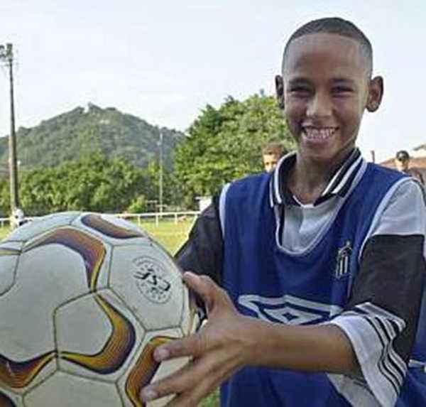 c罗在足坛历史上能排名前五吗,足坛十大巨星排名c罗