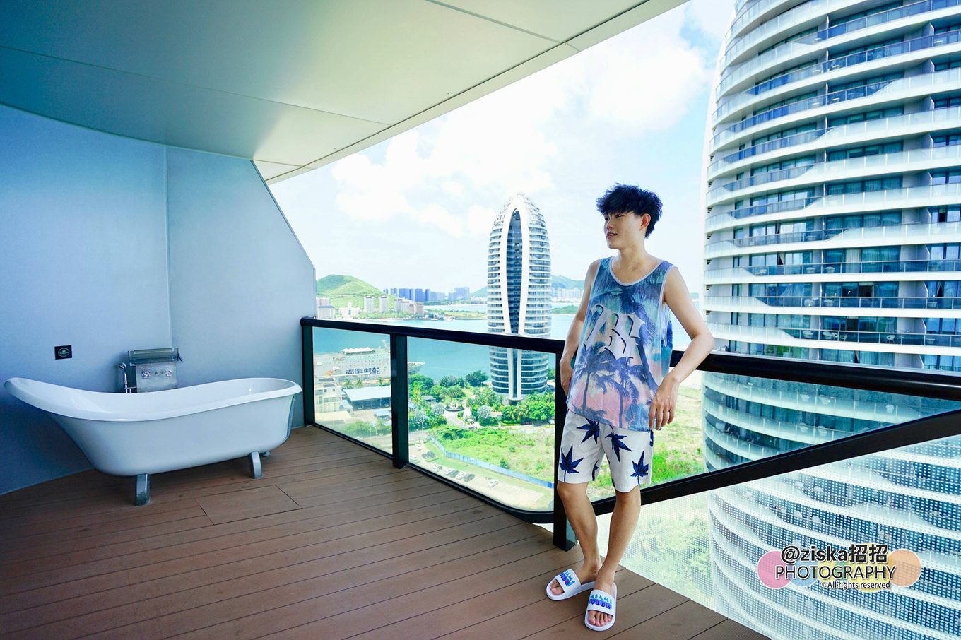 杨紫给李现分享旅游景点,现实生活中李现和杨紫到三亚旅游