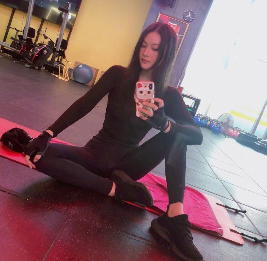 张馨予卖过的鞋,张馨予微信代购被骗后续