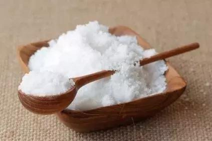 木地板如何擦洗不留水印,卧房木地板能用洗衣粉擦洗吗