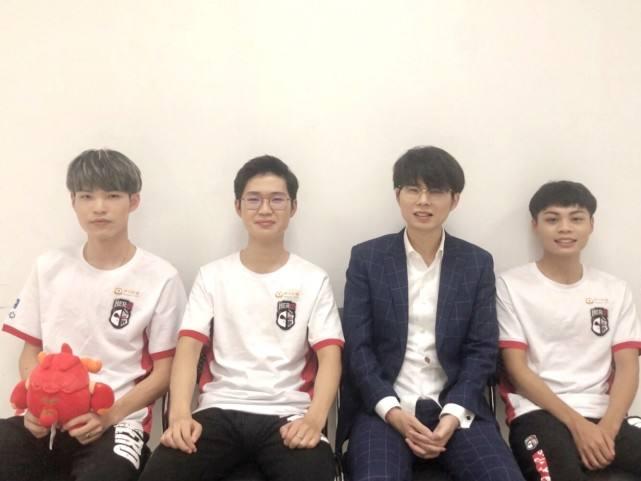 久哲骂中单,久哲带队员嘲讽gemini