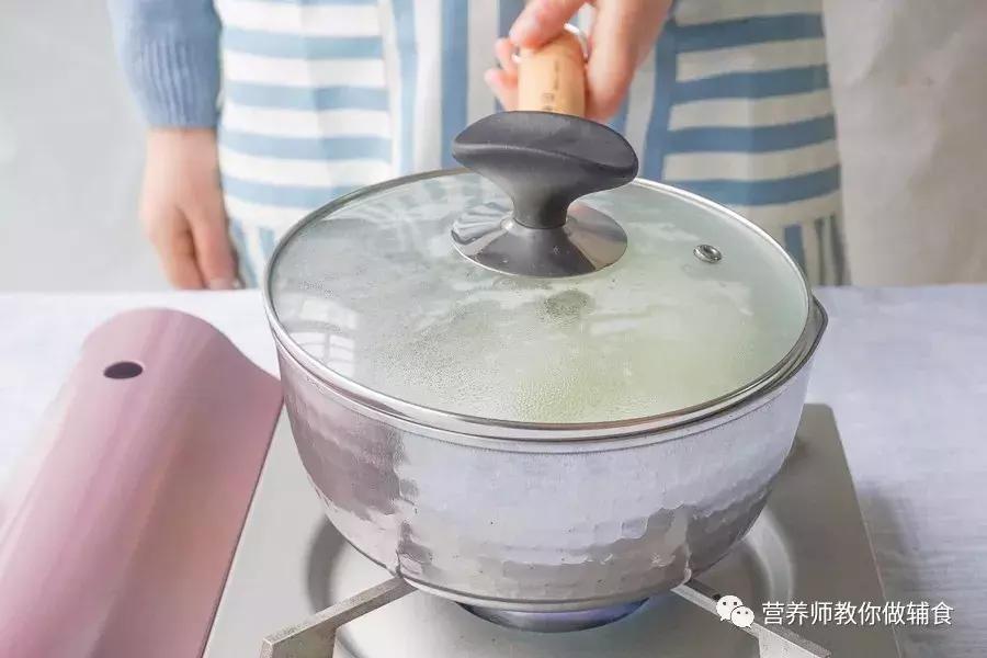 宝宝不爱喝水喝奶粉又上火怎么办,宝宝不爱喝水加什么好