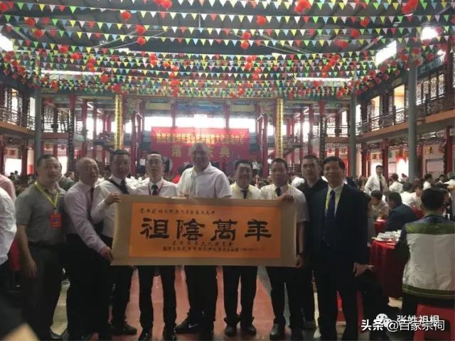 阜南张氏祠堂落成庆典仪式,张氏祠堂唱戏人山人海