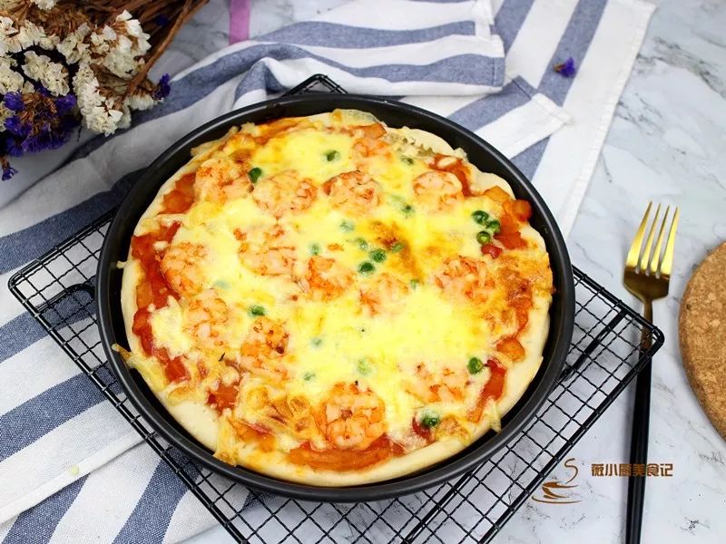 在家做的披萨简单的做法,自己在家做的披萨做法