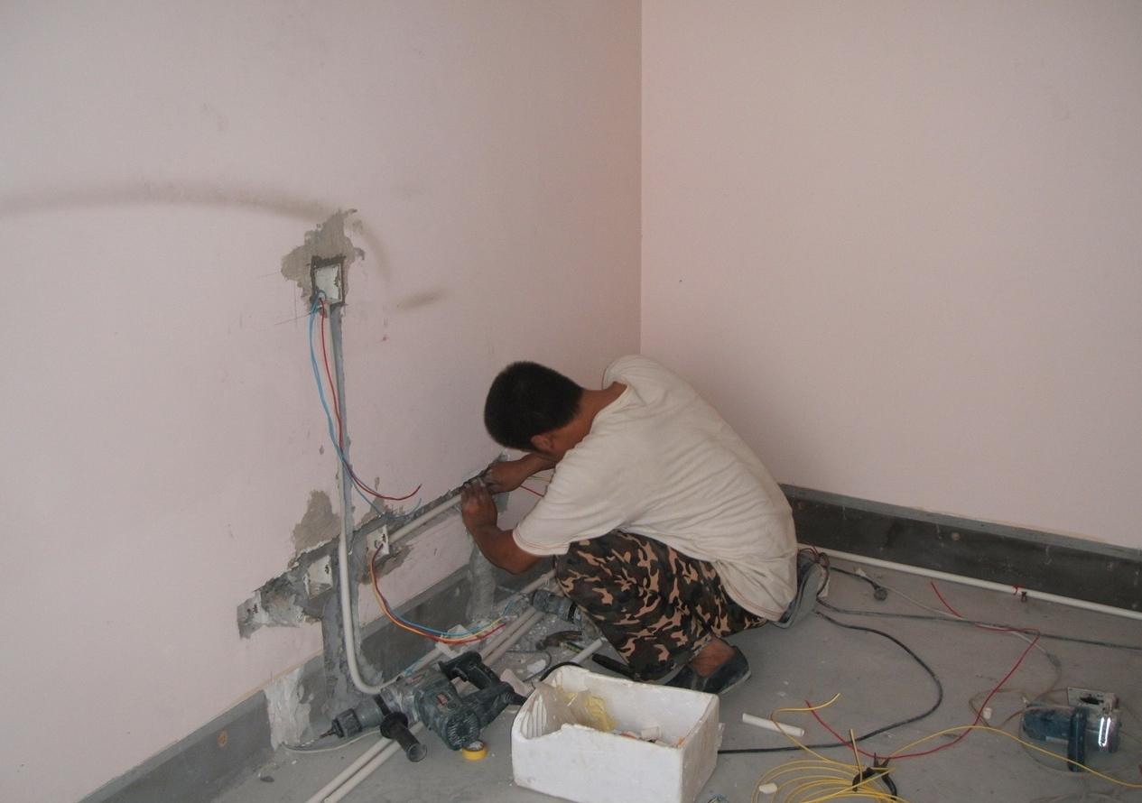 家装水电工入行难不难,做家装水电月收入