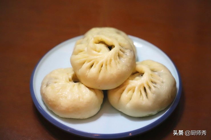 大厨教你在家做包子,蓬松又喧软,从发面到馅料配比,制作超详细