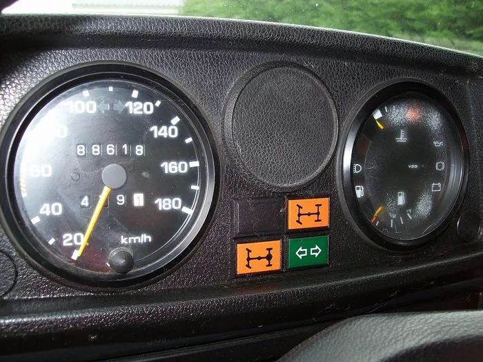 奔驰g六驱越野,六轮七座奔驰g系列越野车