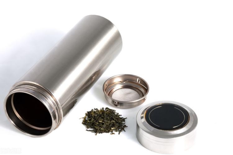 央视保温杯热水变毒水,央视315夺命的保温杯