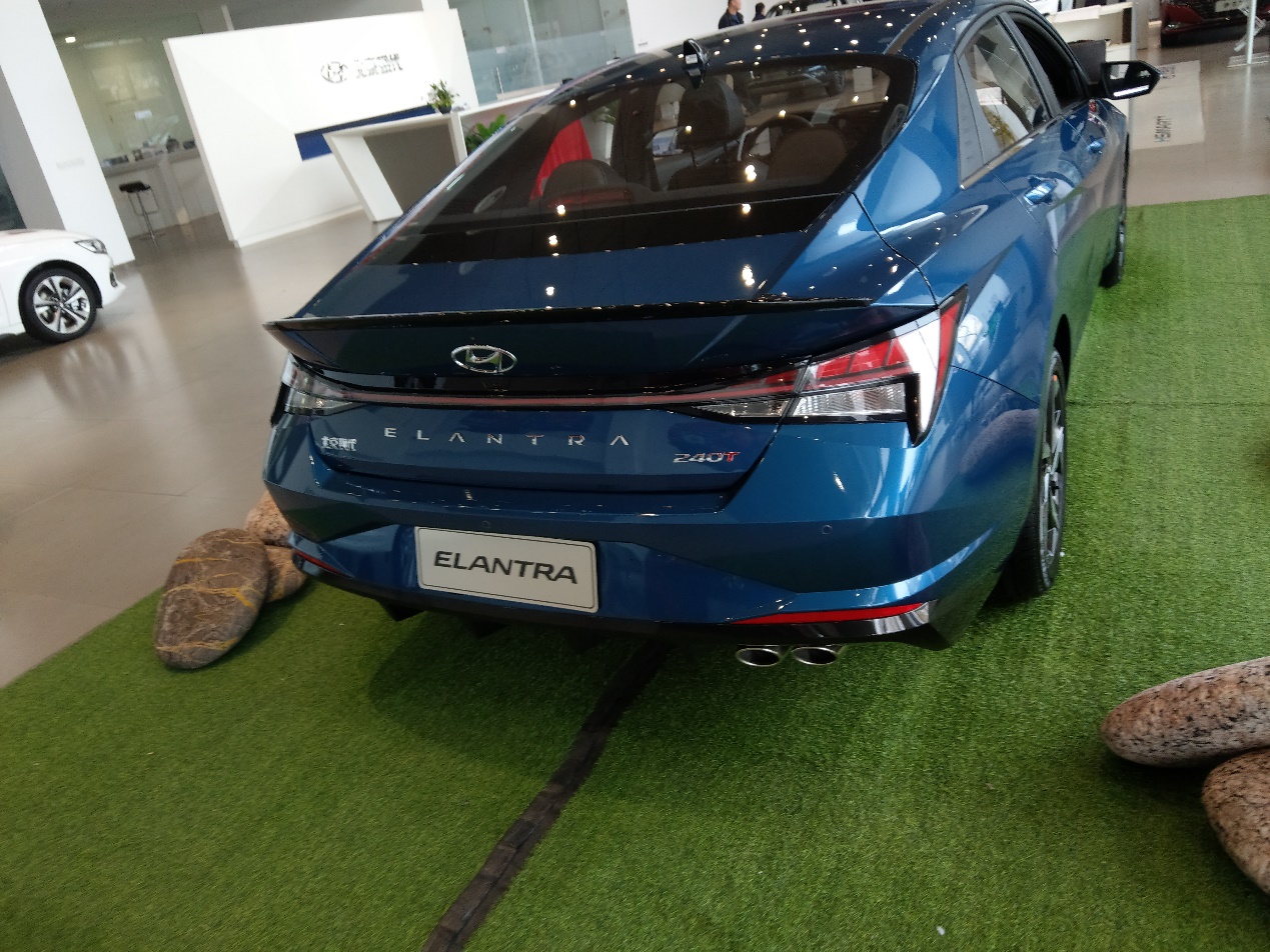 伊兰特和昂克赛拉对比试驾,传统代步新伊兰特试驾感受