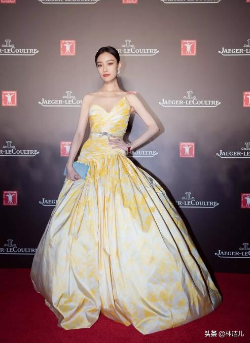 当钟楚曦和江疏影同穿印花连衣裙,倪妮钟楚曦写真