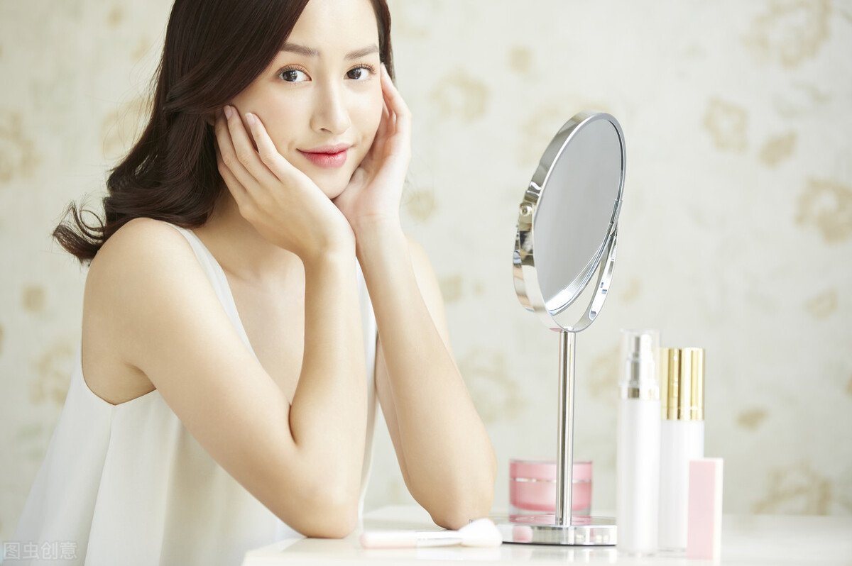 脖子和腋窝长小肉粒是什么原因,脖子和腋下长小肉粒会自己消失嘛