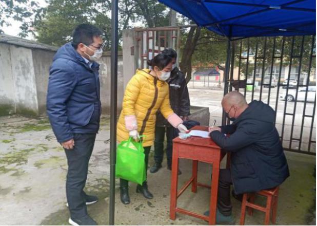 他们化身“代购”,获居民朋友圈点赞好评!