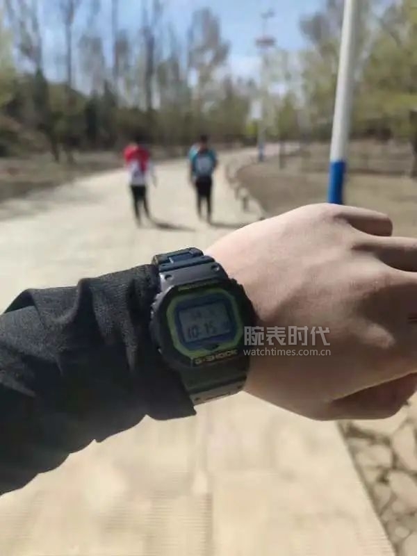 打工人手上适合戴什么,打工的一般戴什么表好点