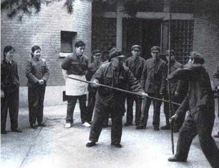 上将*世友许**刚烈一生，但谈起家人们所受的苦难时，却哭得像个孩子