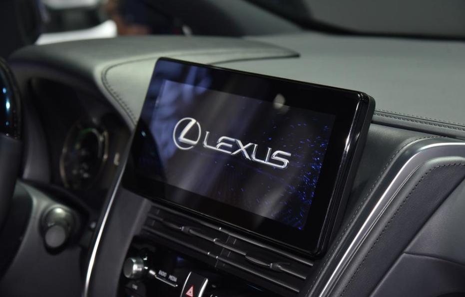 雷克萨斯LM，官方报价116.60万起，有七座四座供大家选择