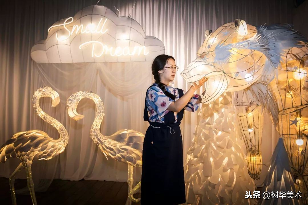 华师大油画系毕业的她，用纸改造广东传统花灯，还登上时尚杂志！